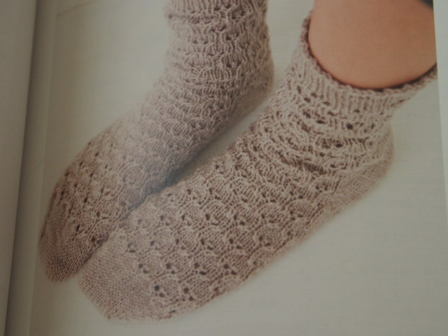 手編みの靴下 足にフィットした靴下を編むコツ: SOCKAHOLICな毎日